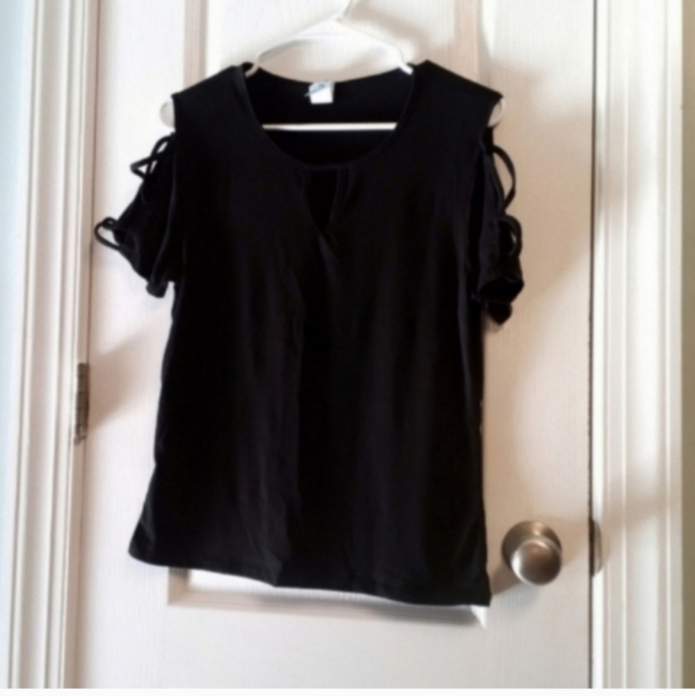 Elegant M Fasis Black Women's Top M Scoop Neckline W Keyhole Opening Front
